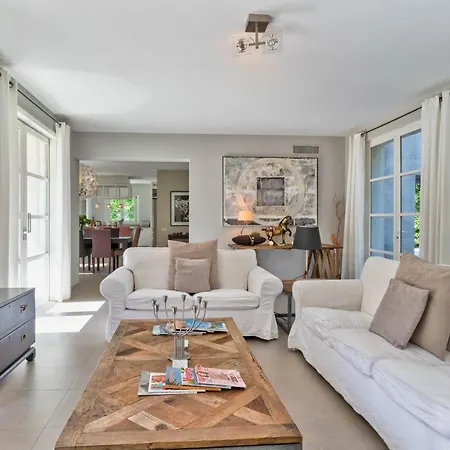 Astoria Villa *